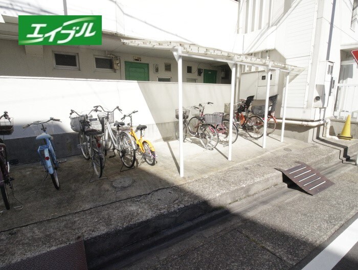 物件外観写真3　(駐輪場)
