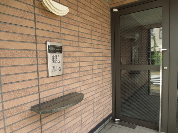 物件外観写真4　(エントランス部分)