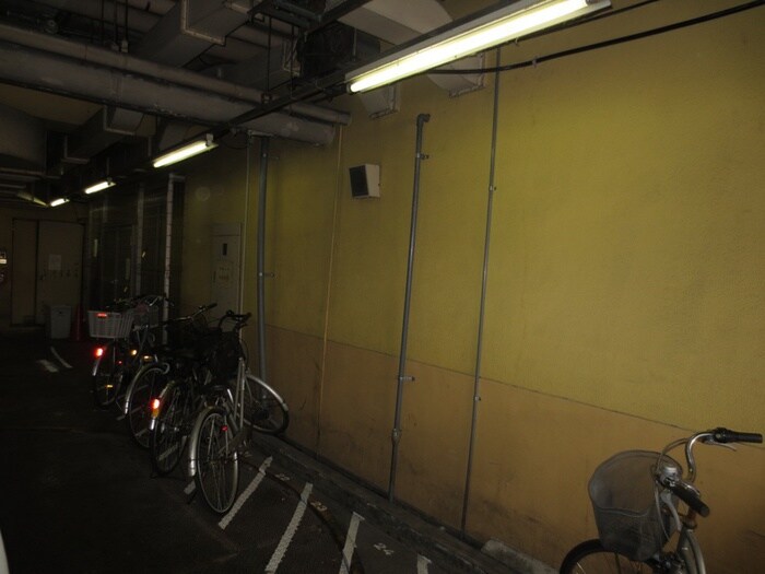 物件外観写真3　(駐輪場)