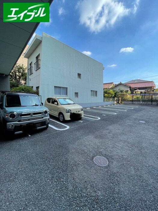 物件外観写真5　(駐車場)