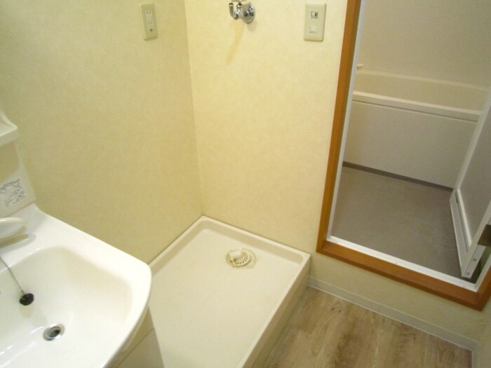 物件内観写真17　(洗濯機置場)