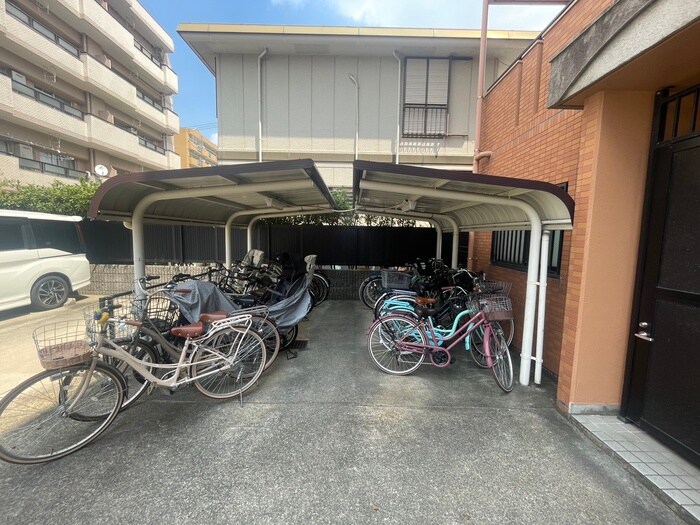 物件外観写真5　(駐輪場)