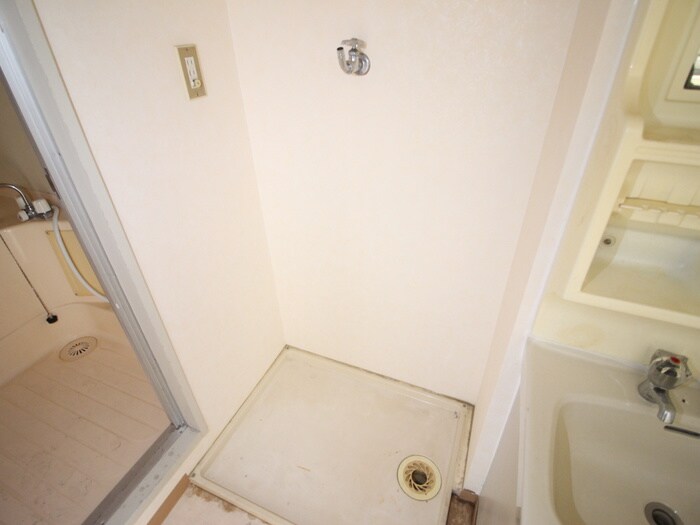 物件内観写真12　(洗濯機置場)