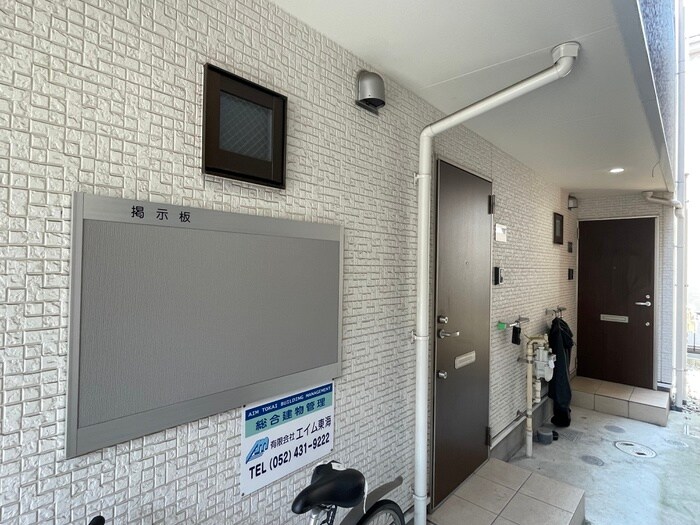 物件外観写真5　(エントランス部分)