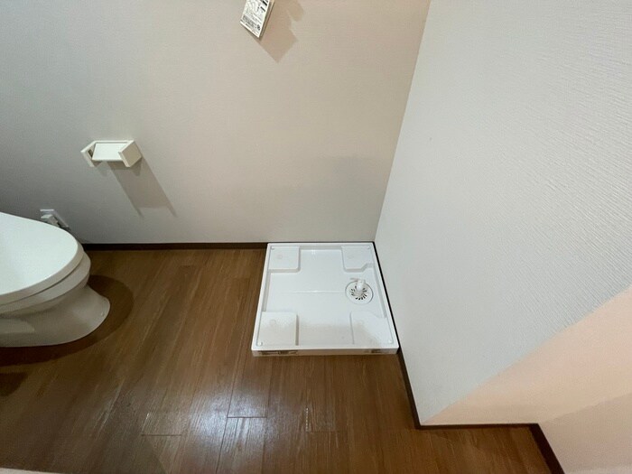 物件内観写真18　(洗濯機置場)