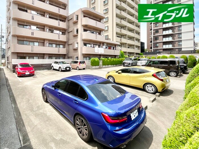 物件外観写真3　(駐車場)