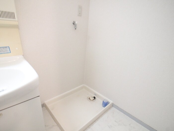 物件内観写真16　(洗濯機置場)