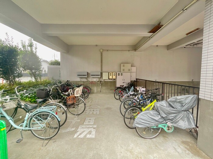 物件外観写真6　(駐輪場)