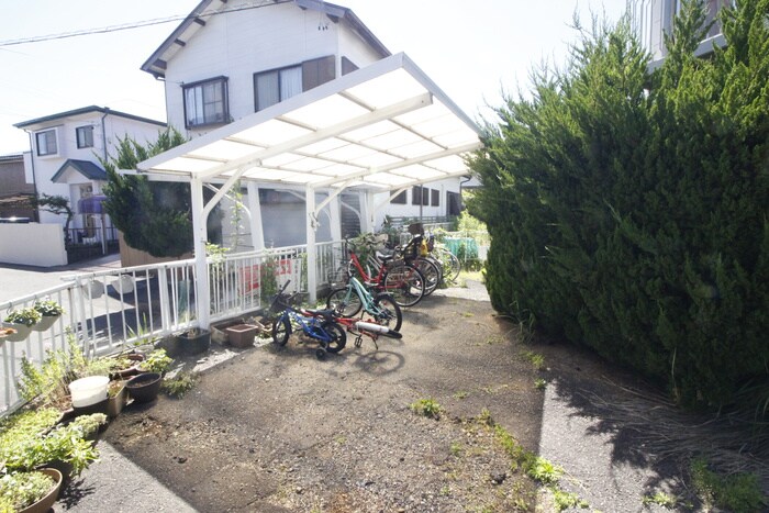 物件外観写真3　(駐輪場)