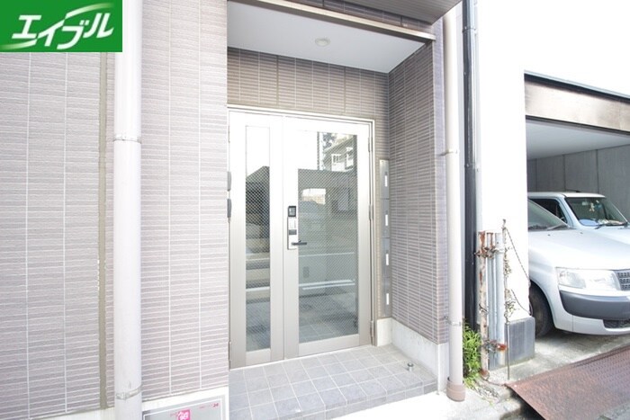 物件外観写真4　(エントランス部分)