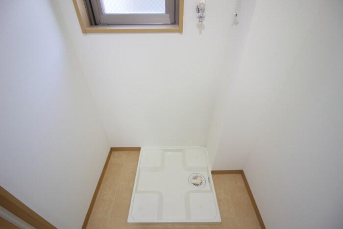 物件内観写真14　(洗濯機置場)