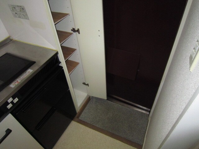 物件内観写真7　(玄関)