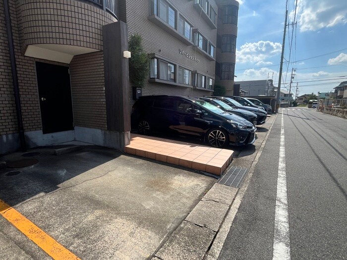 物件外観写真4　(駐車場)