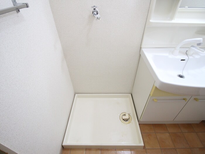 物件内観写真15　(洗濯機置場)