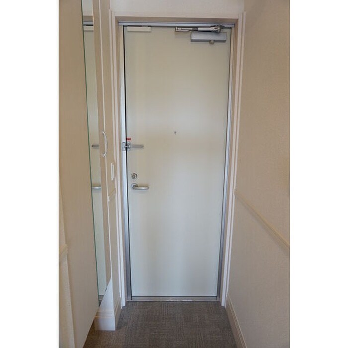 物件内観写真12　(玄関)