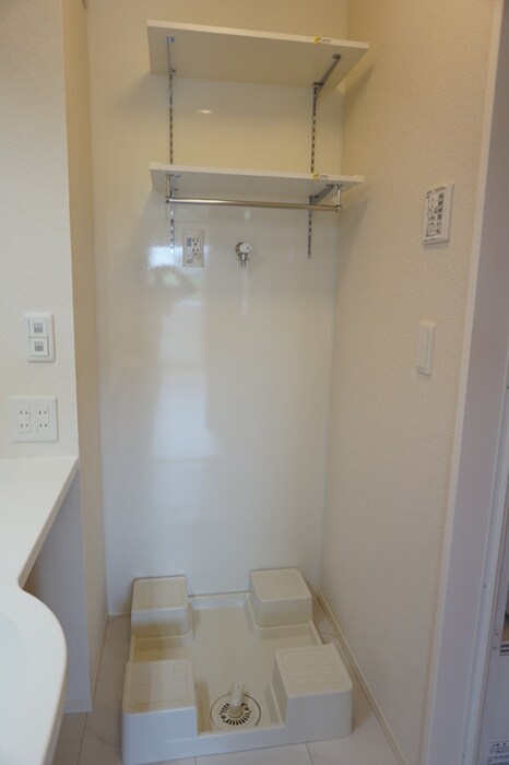 物件内観写真12　(洗濯機置場)