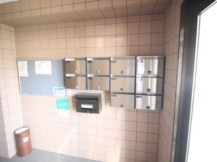 物件外観写真5　(エントランス部分)