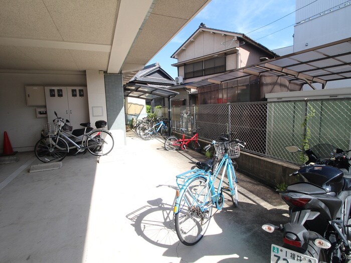物件外観写真6　(駐輪場)