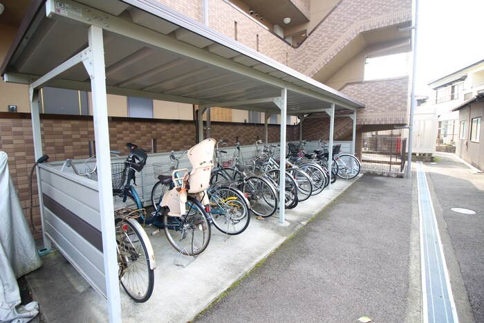 物件外観写真5　(駐輪場)