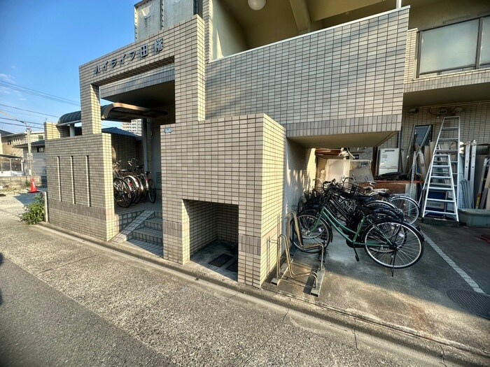 物件外観写真5　(エントランス部分)