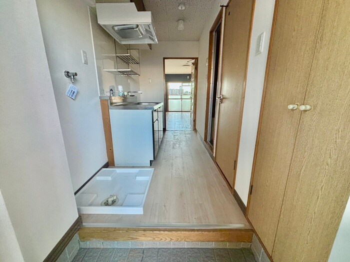 物件内観写真16　(玄関)