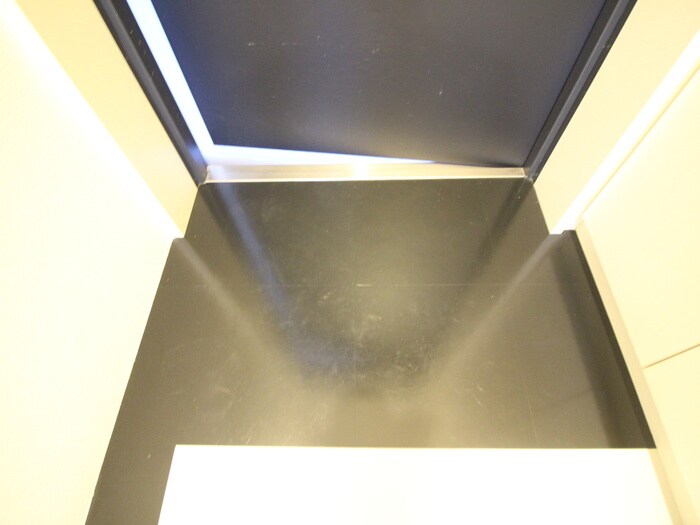 物件内観写真16　(玄関)