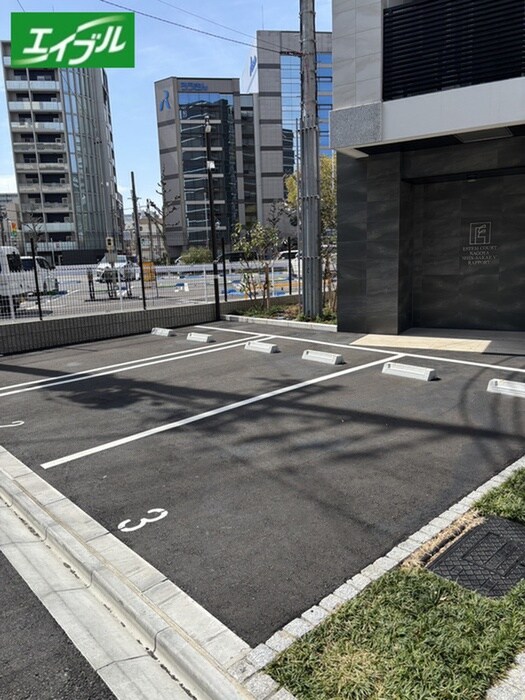 物件外観写真2　(駐車場)