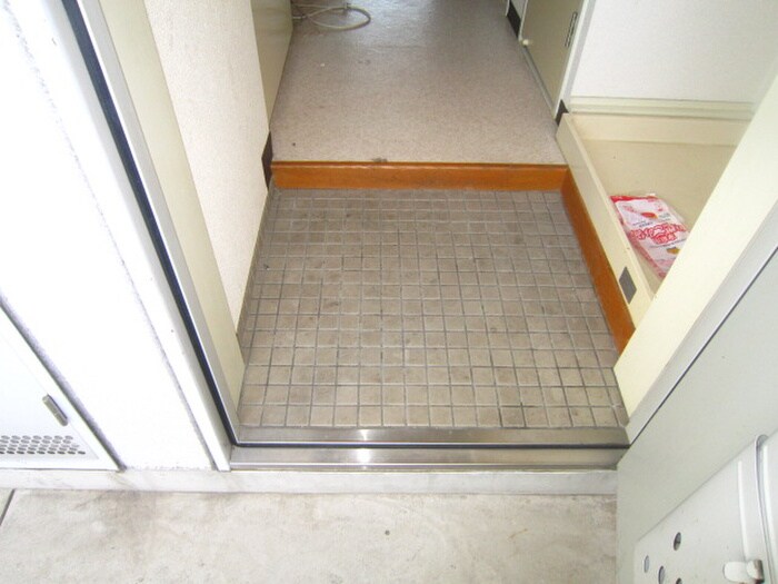 物件内観写真10　(玄関)