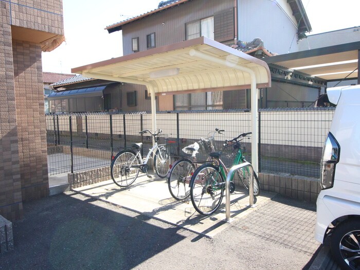 物件外観写真3　(駐車場)