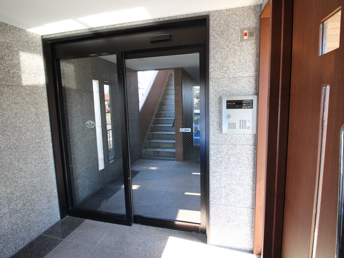 物件外観写真5　(エントランス部分)