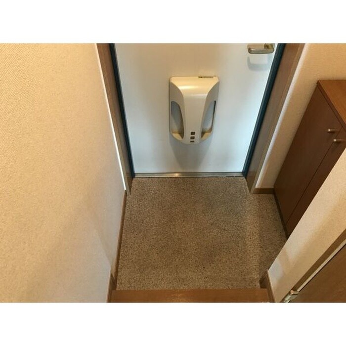 物件内観写真10　(玄関)