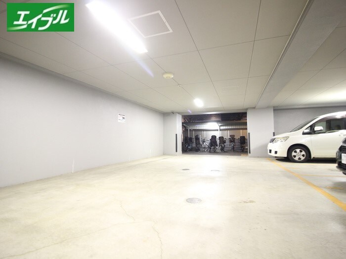 物件外観写真6　(駐車場)