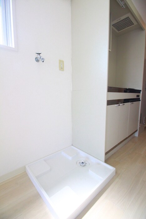 物件内観写真18　(洗濯機置場)