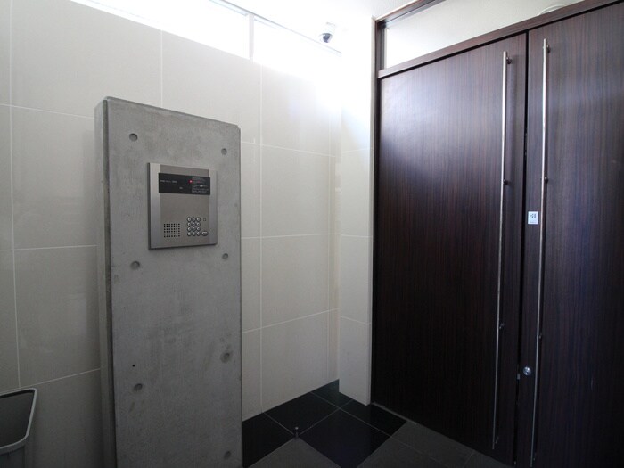 物件外観写真5　(エントランス部分)