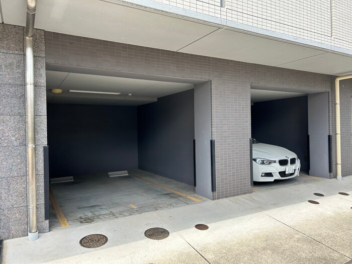 物件外観写真5　(駐車場)