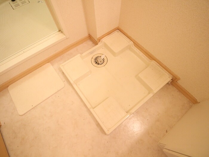 物件内観写真9　(洗濯機置場)