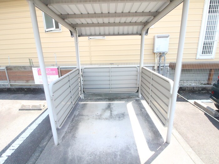 物件外観写真4　(駐輪場)