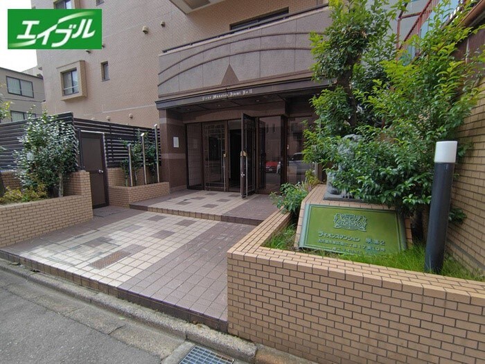 物件外観写真2　(エントランス部分)