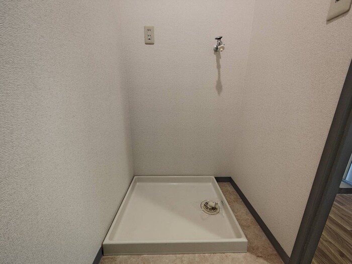 物件内観写真14　(洗濯機置場)