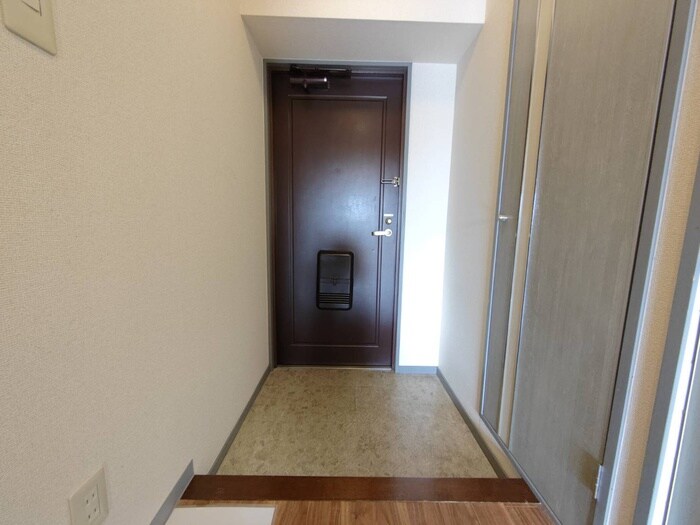 物件内観写真16　(玄関)