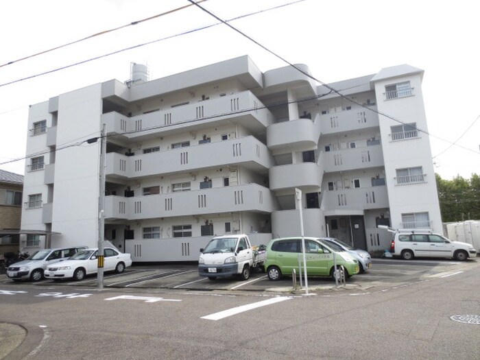 物件外観写真6　(駐車場)