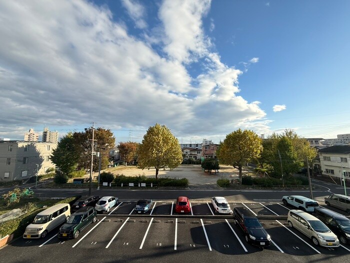 物件内観写真16　(室内からの展望)