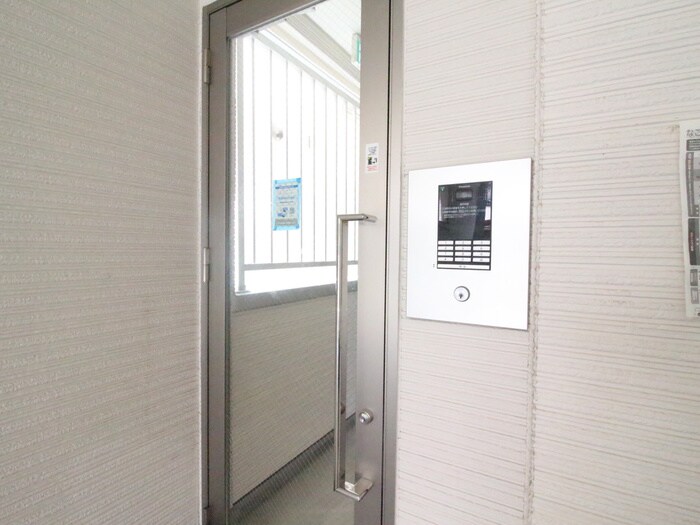 物件外観写真5　(エントランス部分)