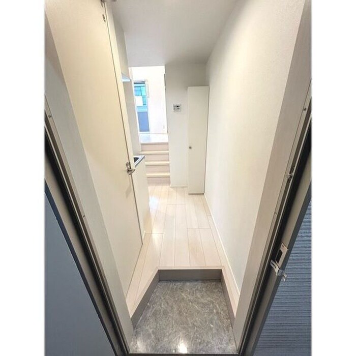 物件内観写真16　(玄関)