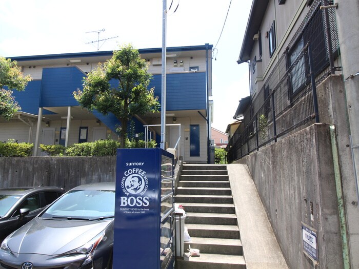 物件外観写真3　(エントランス部分)