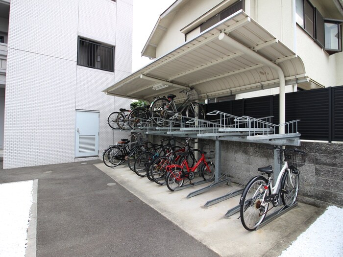 物件外観写真5　(駐輪場)