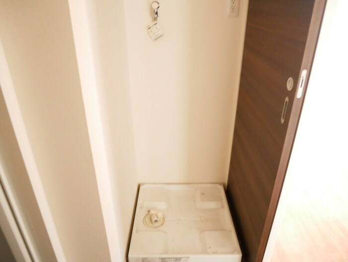 物件内観写真15　(洗濯機置場)