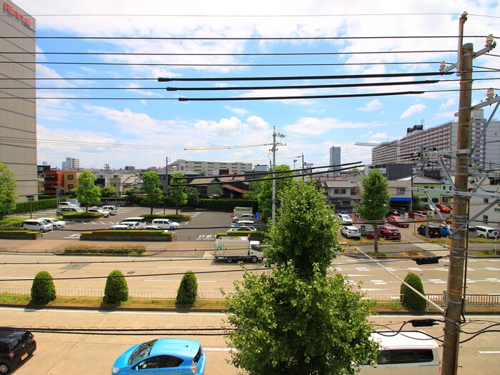 物件内観写真20　(室内からの展望)