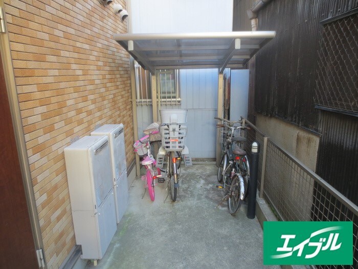 物件外観写真3　(駐輪場)