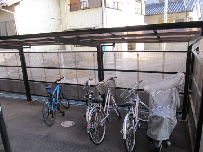 物件外観写真5　(駐輪場)